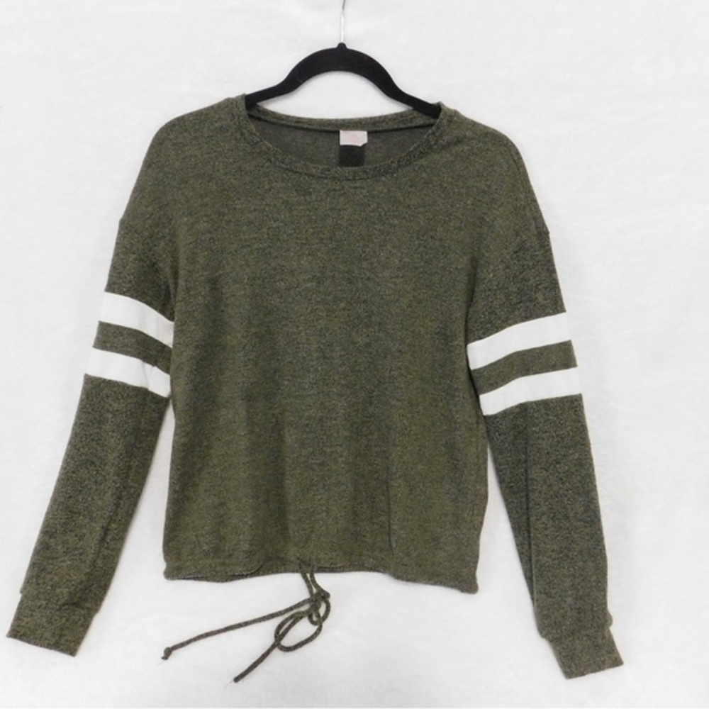 Green long sleeved tee‎
